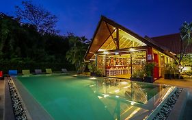 ในหาน บีช รีสอร์ท (มาตรฐาน SHA Plus+)